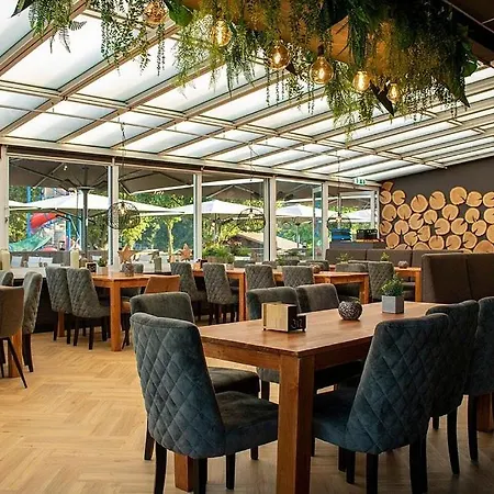 Luxe Met Ruime Veranda & Airco, Vlakbij Toverland Chalet Sevenum