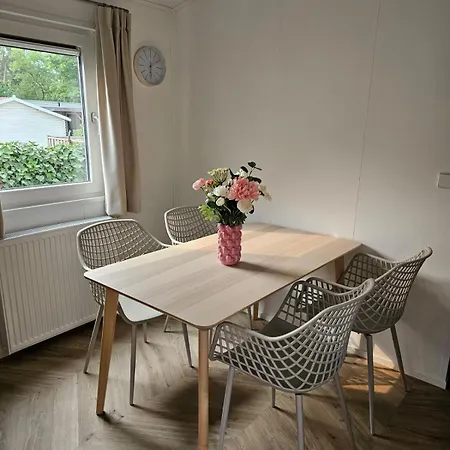 Luxe Op 5-sterren Camping, 4p, Ruime Veranda, 2 Fietsen * Sevenum