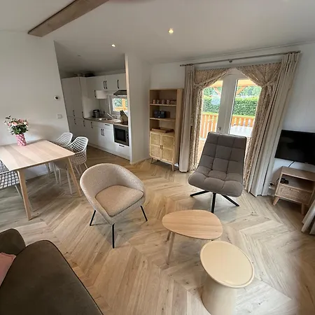 Luxe Op 5-sterren Met Comfortabel Ingerichte Veranda